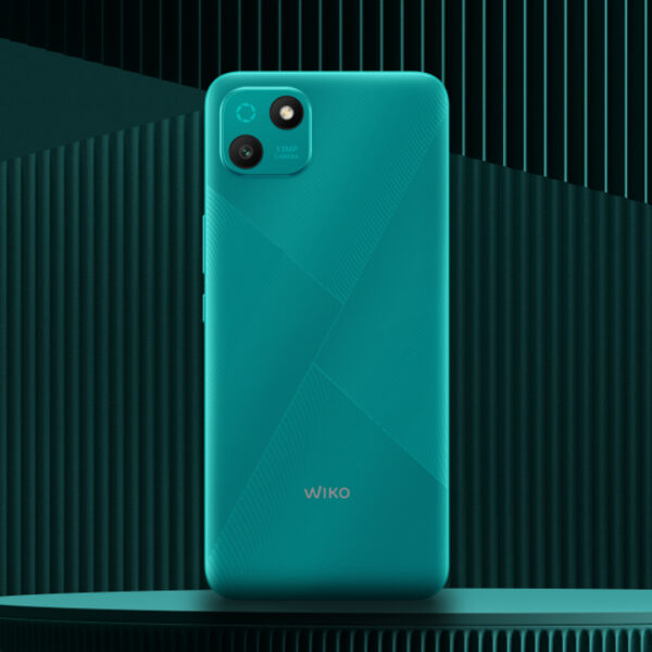 Wiko T10 phone, tilted view, triple rear camera.